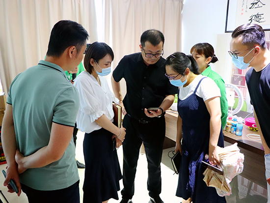 熱烈歡迎創(chuàng)新協(xié)同中心吳主任一行蒞臨火爆網(wǎng)參觀(guān)考察! 熱烈歡迎創(chuàng)新協(xié)同中心吳主任一行蒞臨火爆網(wǎng)參觀(guān)考察!