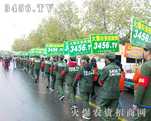 綠色軍裝宣傳隊(duì)伍、戰(zhàn)無(wú)不勝攻無(wú)不克