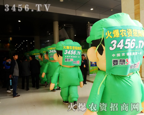 2014菏澤農(nóng)資會(huì)熱火的場(chǎng)面，眾多的廠(chǎng)商
