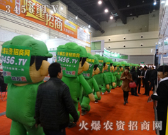 火爆農(nóng)資網(wǎng)早來到展會地點(diǎn)開始布展