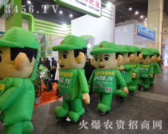 釋放全部的激情，火爆氣模娃娃在展會上干勁十足