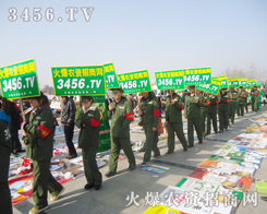 農(nóng)資招商網(wǎng)的宣傳隊(duì)伍早早來(lái)到菏澤農(nóng)交會(huì)現(xiàn)場(chǎng)