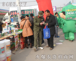 綠色軍裝宣傳戰(zhàn)士用激情放飛理想的翅膀