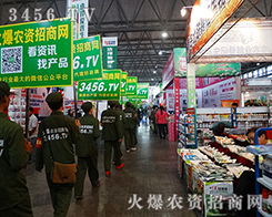 破浪展英雄風，火爆人直沖藍天上