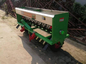 單箱撒肥機(jī)（左側(cè)）-興華農(nóng)業(yè)機(jī)械